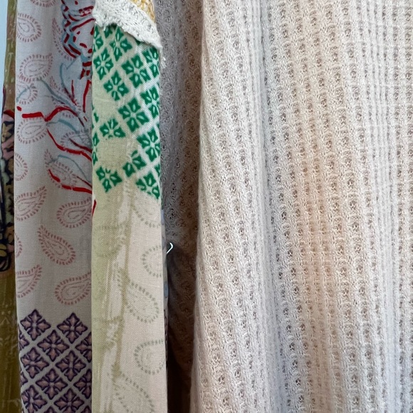 Hummingbird brand thermal with tie front printed sleeve top in size medium. - Picture 5 of 8